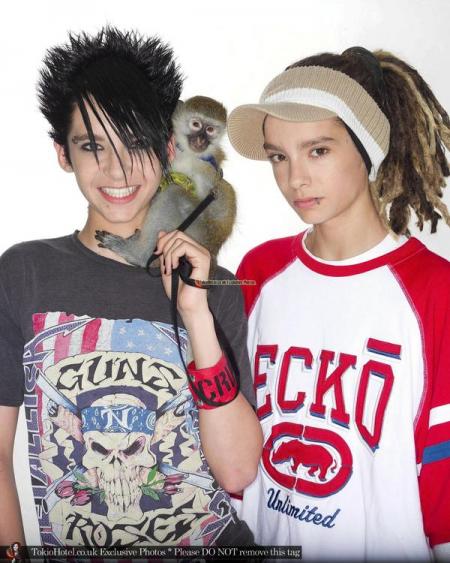 bill et tom kaulitz avec un petit singe