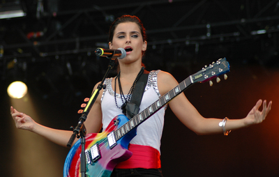 NELLY ET SA GIBSON